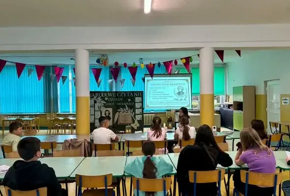 Narodowe Czytanie 2026 w szkole – uczniowie sięgnęli po „Dziady” Mickiewicza