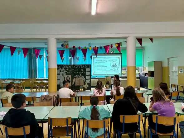 Narodowe Czytanie 2026 w szkole – uczniowie sięgnęli po „Dziady” Mickiewicza