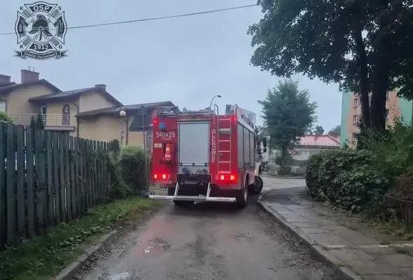 Pożar mieszkania na ul. Kolejowej w Sanoku – interweniowały zastępy OSP i JRG