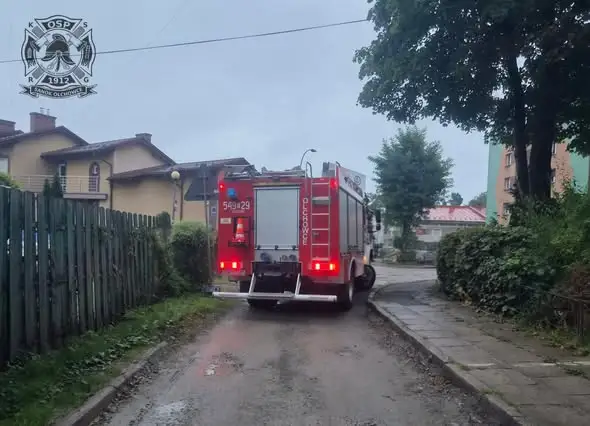Pożar mieszkania na ul. Kolejowej w Sanoku – interweniowały zastępy OSP i JRG