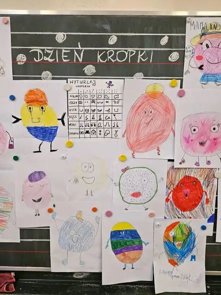Dzień Kropki w świetlicy – kreatywna zabawa z Vashti