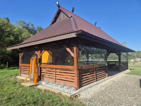 Mieszkańcy Siemuszowej modernizują scenę letnią