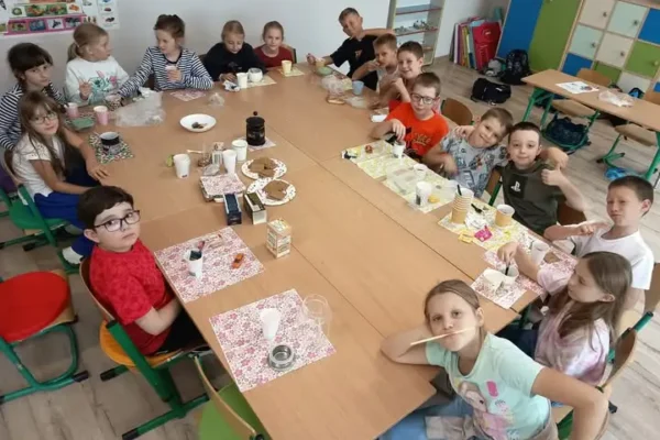 Sanok: świetlica szkolna powitała jesień przy herbatce i ciasteczkach