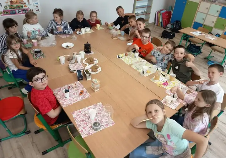 Sanok: świetlica szkolna powitała jesień przy herbatce i ciasteczkach