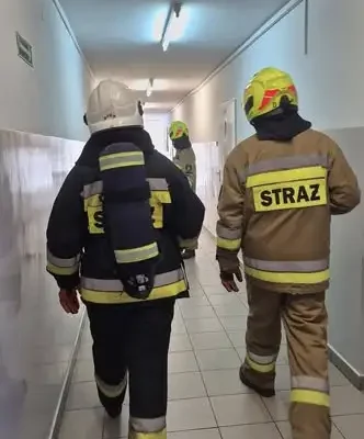 Próbna ewakuacja w szkole w Komańczy z udziałem strażaków OSP