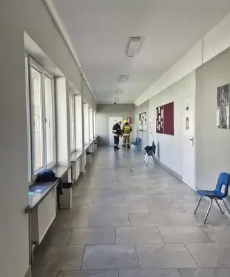 Próbna ewakuacja w Szkole Podstawowej w Komańczy z udziałem OSP