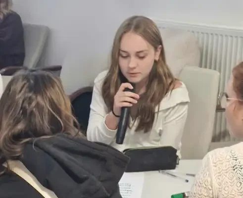 Uczennice SP 6 w Sanoku na warsztatach „Wolontariat przyszłości”