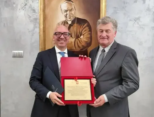 Starosta Jasielski z wizytą w Gminie Komańcza. Grawerton z okazji 500-lecia Łupkowa