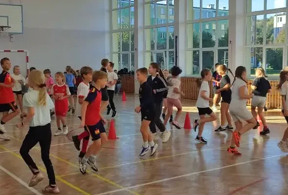 Jesienne zawody sportowe w SP4 Sanok – relacja z wydarzenia