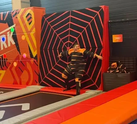 Klasa 6a z wizytą w FlyParku w Krośnie – sportowa integracja pełna wrażeń