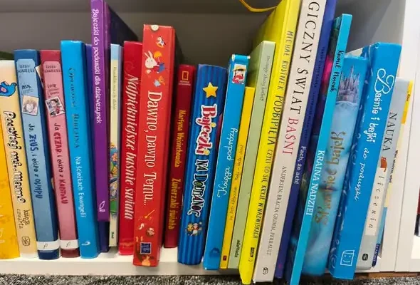 229 książek od uczniów – biblioteka szkolna podsumowuje zbiórkę