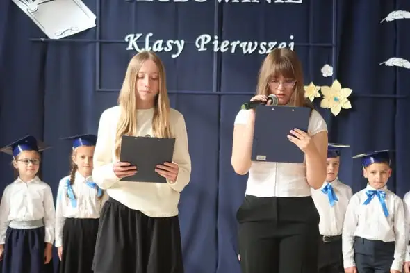 Pasowanie pierwszaków i Dzień Edukacji Narodowej w SP Zarszyn