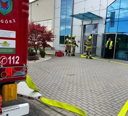 Ćwiczenia ewakuacyjne w fabryce SumiRiko Poland w Zagórzu z udziałem strażaków