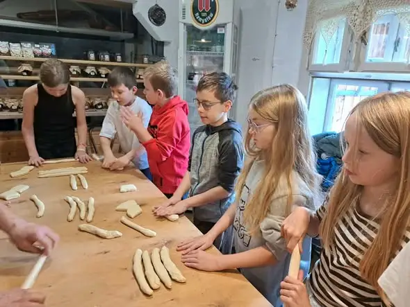Klasa 3b z Sanoka odkrywała tradycje w skansenie