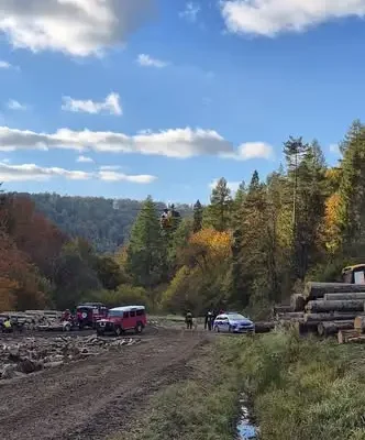 Wypadek w lesie pod Prełukami. Quadami dotarli do poszkodowanego