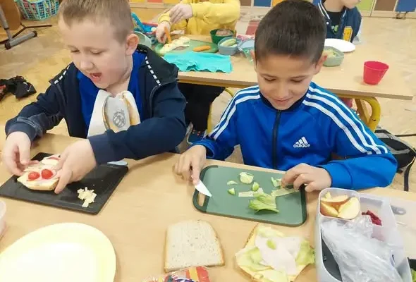 Klasa 1a ze Szkoły Podstawowej nr 1 w Sanoku promuje zdrowe śniadania