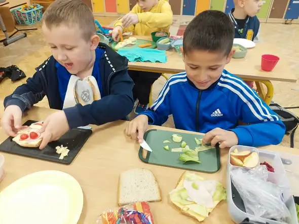Klasa 1a ze Szkoły Podstawowej nr 1 w Sanoku promuje zdrowe śniadania