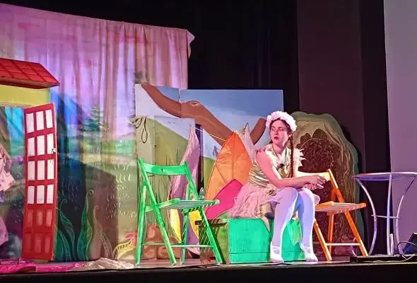 Uczniowie klas 1–3 z wizytą w teatrze – „Calineczka” w Sanockim Domu Kultury