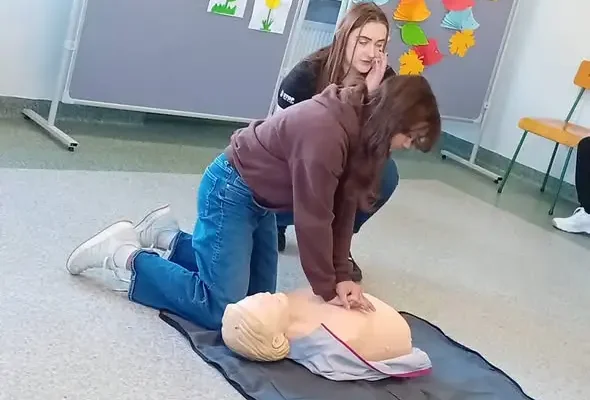Dzień Bezpieczeństwa w szkole: ewakuacja, alarmy i pierwsza pomoc
